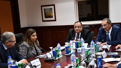 وزير الاتصالات يلتقي رئيس جامعة حلوان لبحث سبل التعاون في مجال التحول الرقمي