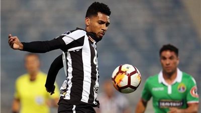 رسميا.. برشلونة يطلب ضم نجم بالميراس