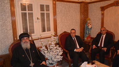 رئيس جامعة الزقازيق يهنئ الأنبا مقار بعيد الميلاد 