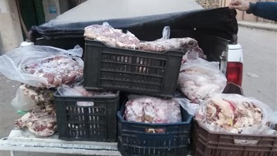ضبط 234 كيلو لحوم فاسدة بثلاجة مطعم في الفيوم