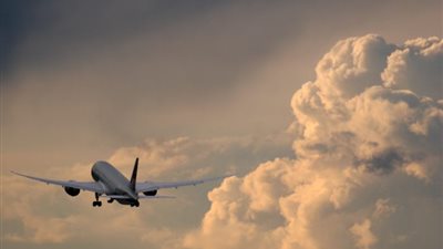 هبوط اضطراري لطائرة قطرية بعد توقف المحرك فجأة في الهواء 