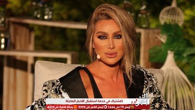 من على موتوسيكل.. مايا دياب تغازل جمهورها بإطلالة أنيقة