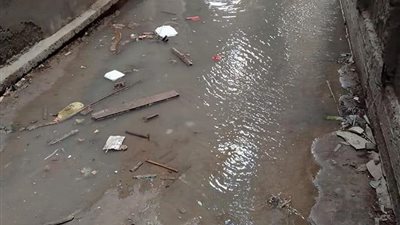 الأمطار تتسبب في غرق شوارع قرية شط جريبة بدمياط