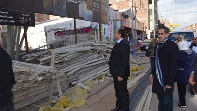 متخفيًا في ميكروباص.. محافظ الغربية يتفقد مدينة طنطا (صور)