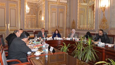 اجتماع لجنة البحوث التطبيقية بجامعة عين شمس