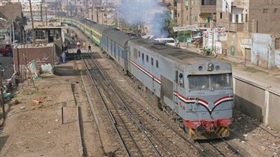 مصرع شاب أسفل عجلات قطار بمزلقان 