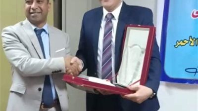 نقابة الأطباء بالبحر الأحمر تكرم وكيل وزارة الصحة