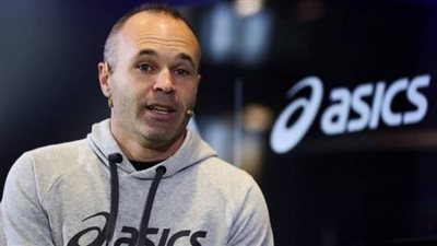 إنييستا يقدم نفسه لقيادة برشلونة 