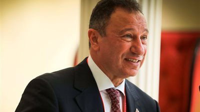 الخطيب يناقش مع وزير الشباب والجنايني حل أزمات الجماهير