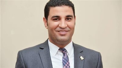 مصطفى ثابت يكشف طريقة اختيار من يخلف قابوس بن سعيد