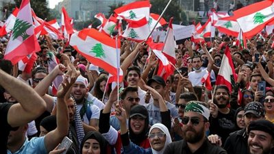 احتجاجات لبنانية ضد انهيار الاقتصاد بالبلاد