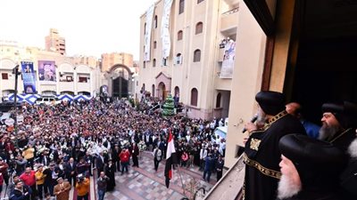  ٣ آلاف شخص يحتشدون لرؤية البابا تواضروس في سوهاج