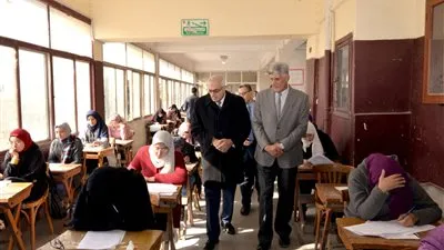 رئيس جامعة المنصورة يتفقد سير الامتحانات بكلية الزراعة 