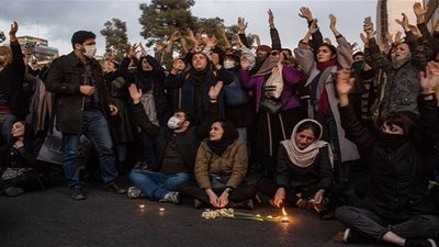 متظاهرون إيران يطالبون القادة بالاستقالة بعد سقوط الطائرة الأوكرانية