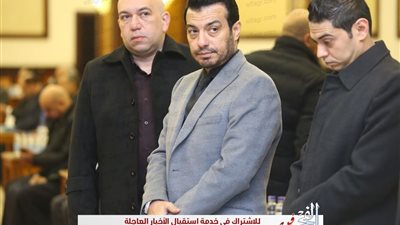  ليلى علوي تؤدي واجب العزاء في والد إيهاب توفيق (فيديو)