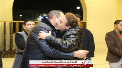 إيهاب فهمي يصل عزاء والد إيهاب توفيق (فيديو وصور)