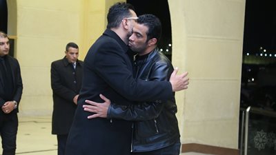 وصول شادي محمد إلى عزاء والد إيهاب توفيق (فيديو)