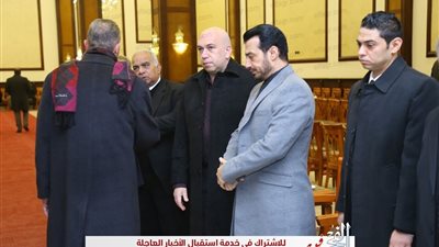 شاهد..  وصول لطيفة إلى عزاء والد إيهاب توفيق