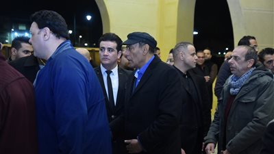 أحمد بدير ومحمد الصاوي في عزاء والد إيهاب توفيق (فيديو)