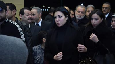 ميرهان حسين تواسي إيهاب توفيق في وفاة والده 