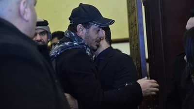 شاهد..  مصطفى شعبان في عزاء والد إيهاب توفيق