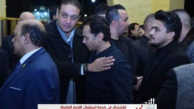 محمد محيي وهيثم سعيد يقدمان واجب العزاء في والد إيهاب توفيق