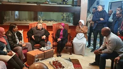 محافظ البحر الأحمر يزور أهالي البحارة المفقودين بالغردقة لبحث تكثيف عمليات البحث (صور)