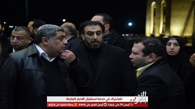 حسام حسني يقدم واجب العزاء في والد إيهاب توفيق (صور)