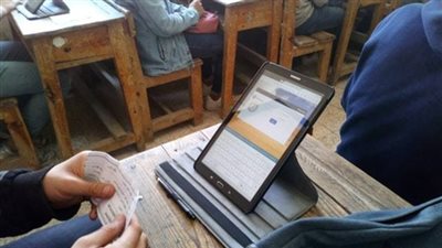 طلاب ثانية ثانوي يشكون من صعوبة 