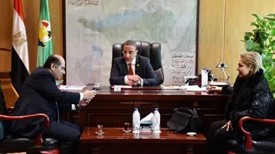 محافظ الفيوم يستقبل وفد الأندية الروتارية لبحث تطوير المدارس 