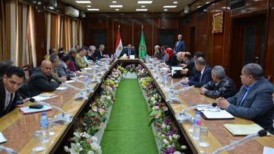 محافظ الدقهلية يلتقي رؤساء المراكز والمدن والأحياء