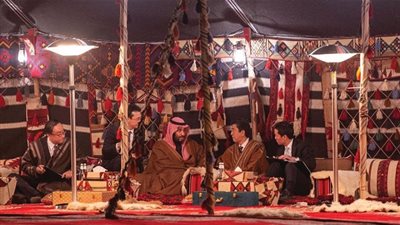 ظهور خاص لرئيس الوزراء الياباني مع ولي العهد بالعلا (فيديو)