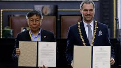 مدينة شنغهاي تجمد علاقاتها مع 