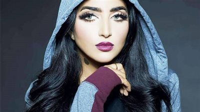 الفنانة بثينة الرئيسي تعتذر باكية للشعب الكويتي.. والسبب 
