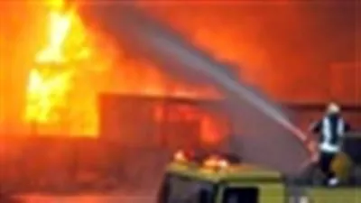 السيطرة على حريق عائمة بكورنيش الجيزة