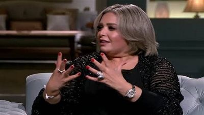 صابرين تسترجع ذكريات طفولتها وتروي تفاصيل علاقتها بوالديها (فيديو)