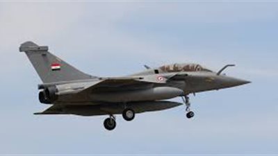 لحظة تزويد ميج 29 والرافال بالوقود في الجو (فيديو)