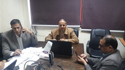 طلاب ثانية ثانوي يؤدون امتحان الجبر والتفاضل إلكترونيا بالفيوم