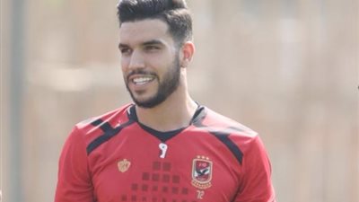 همس في أذنه.. رسالة نجم الأهلي لوليد أزارو بعد الأزمة الأخيرة