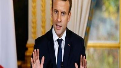 متظاهرون فرنسيون يجبرون ماكرون على مغادرة عرض مسرحي