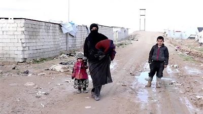 بسبب الطقس.. سكان مخيم الهول يعانون من نقص الخدمات والمساعدات الإنسانية
