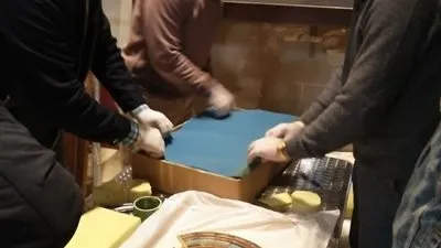 وسط حراسة.. نقل 57 قطعة آثرية للملك توت عنخ آمون للمتحف الكبير 