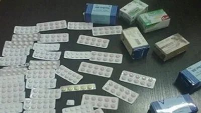 الحبس 4 أيام لعاطل بالمرج لحيازته 35 ألف قرص مخدر