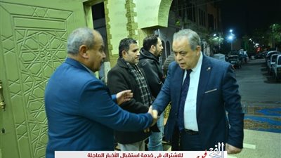 أشرف زكي يٌقدم واجب العزاء في إبراهيم فرح (صور)