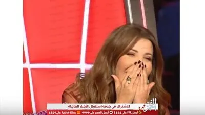 نانسي عجرم تضحك من تقليد طفلة لها بـ
