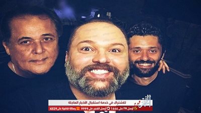 صورة فوتوشوب تجمع الراحل محمود عبد العزيز بنجليه محمد وكريم
