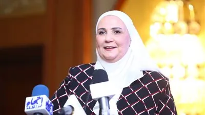 وزيرة التضامن تشيد بمعرض الأسر المنتجة في الوادي الجديد