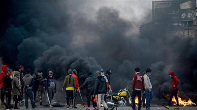 مقتل متظاهر في بغداد.. وإغلاق مقرات عامة وسط البلاد