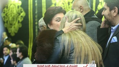 رجاء الجداوي تواسي نجلة ماجدة الصباحي (صور)