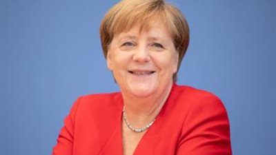 ميركل: متفقون على ضرورة حل الأزمة الليبية سياسيًا